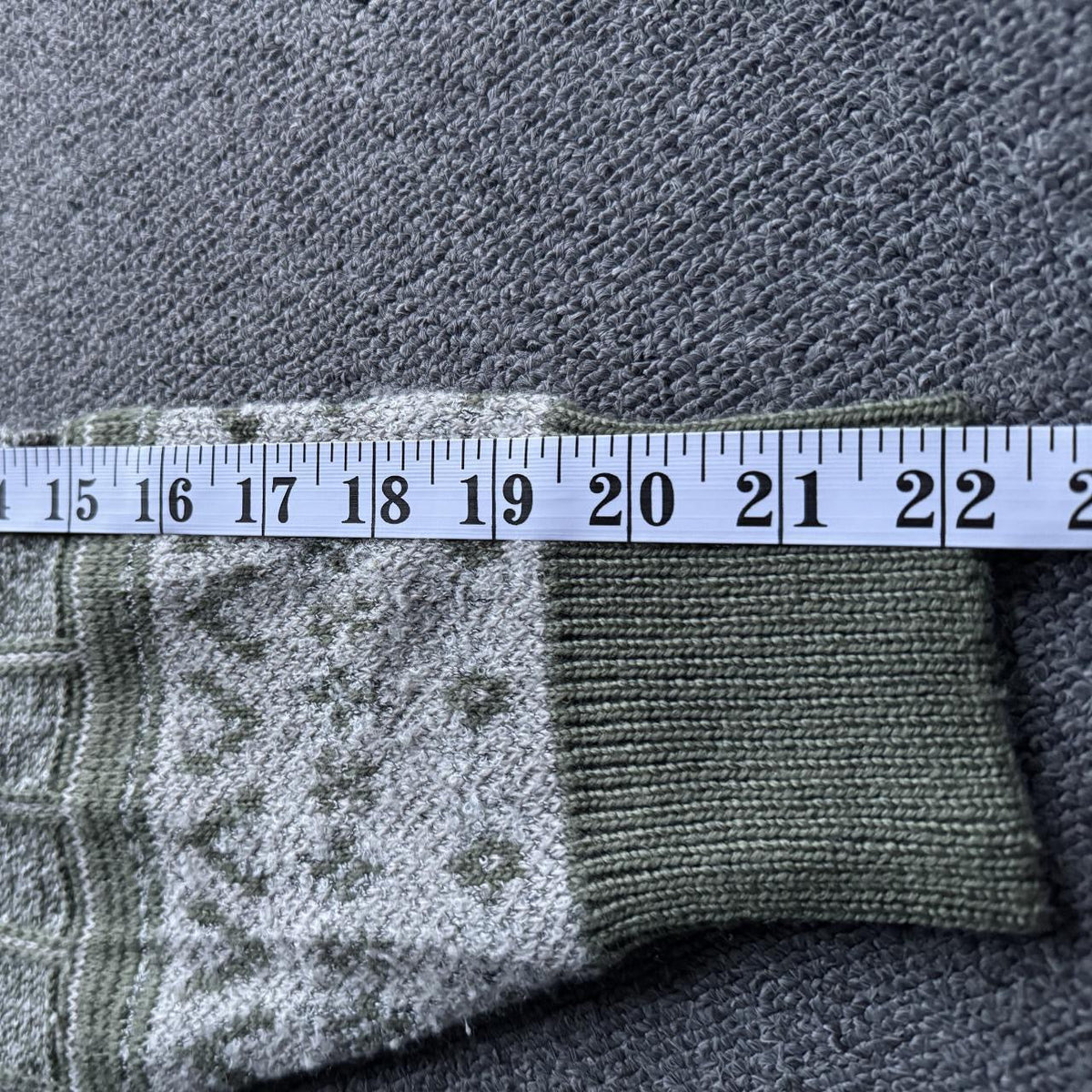 Vintage Italian Wool V-Neck Sweater Size M Green and cream wool knit