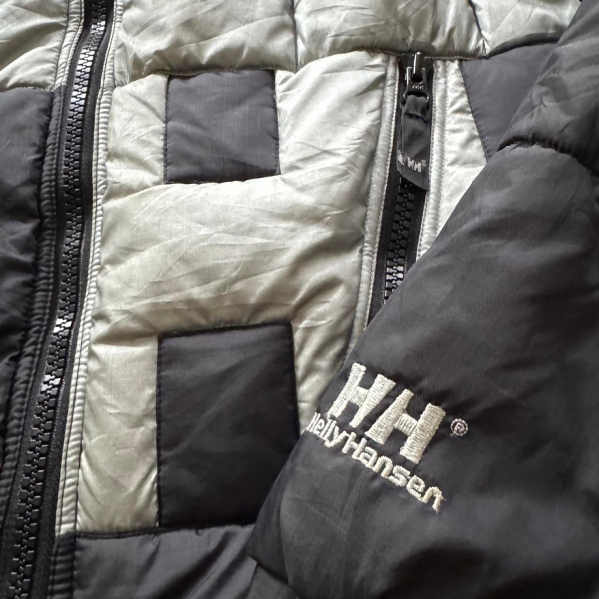 Helly Hansen Colorblock Puffer Jacket - Black & Silver (Size L)