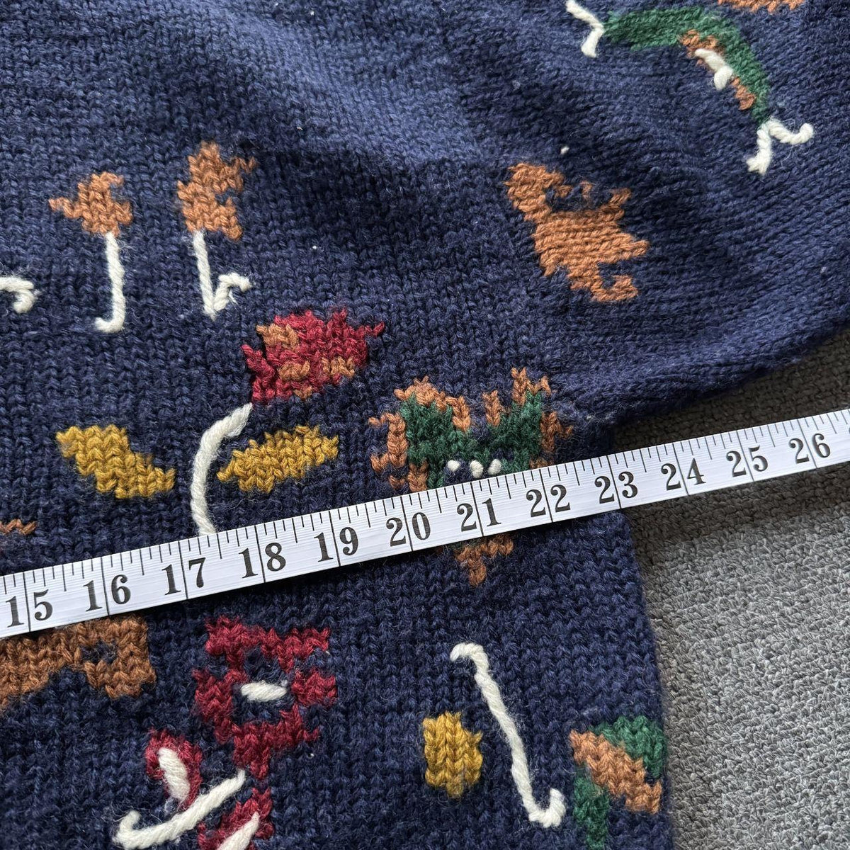 90s Vintage Queens Gate Navy Sweater Size L