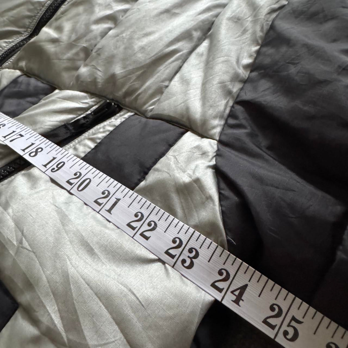 Helly Hansen Colorblock Puffer Jacket - Black & Silver (Size L)
