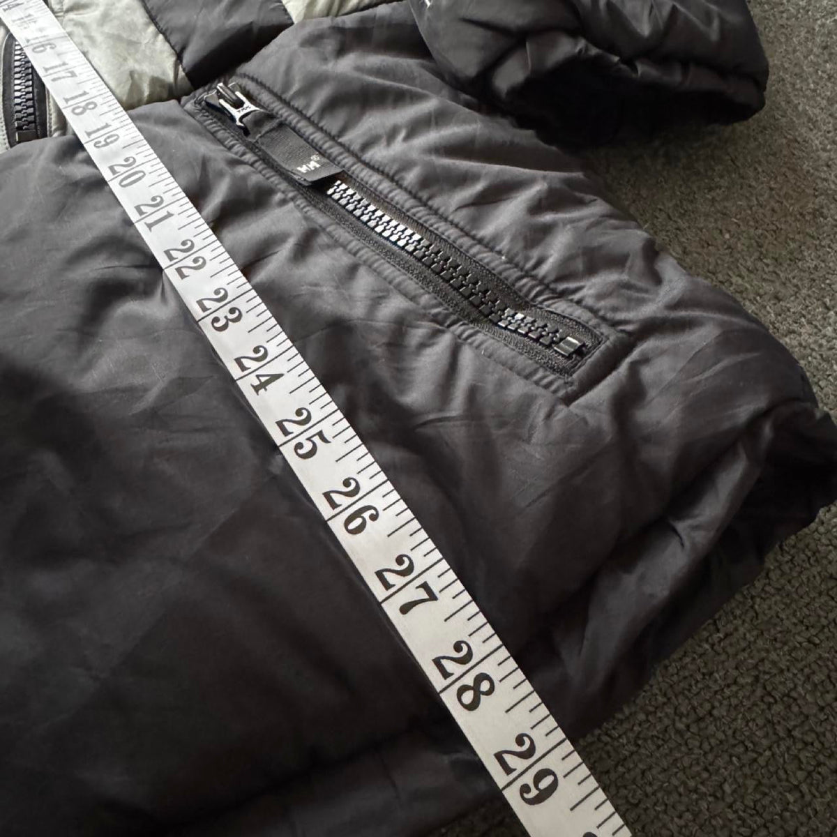 Helly Hansen Colorblock Puffer Jacket - Black & Silver (Size L)